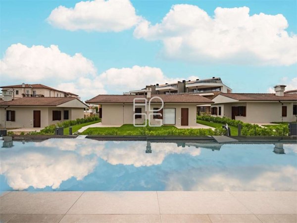 appartamento in vendita a Desenzano del Garda in zona Rivoltella