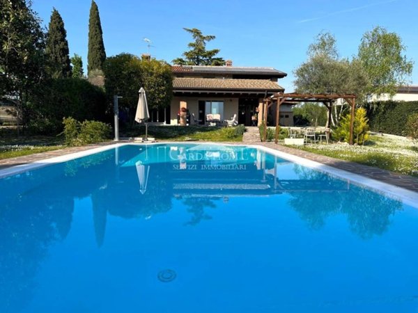 casa indipendente a Desenzano del Garda in zona San Martino della Battaglia