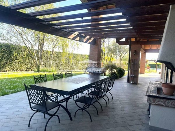 casa indipendente a Desenzano del Garda in zona San Martino della Battaglia