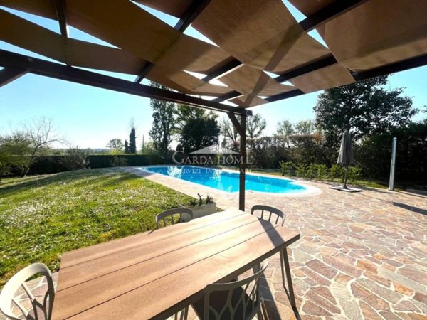 casa indipendente in vendita a Desenzano del Garda