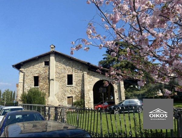 casa indipendente in vendita a Desenzano del Garda