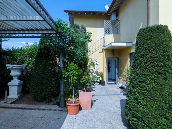 casa indipendente in vendita a Desenzano del Garda