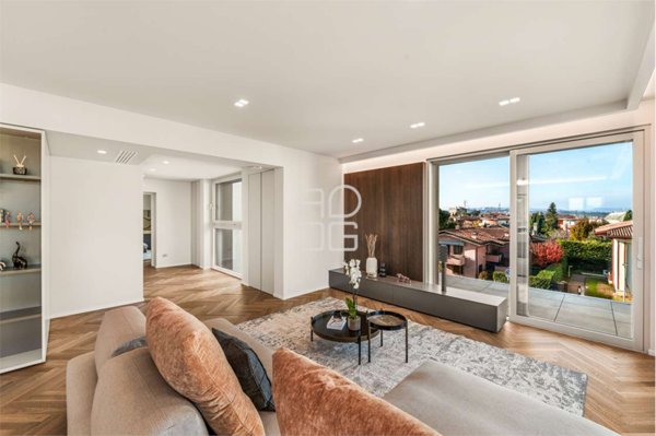 appartamento in vendita a Desenzano del Garda