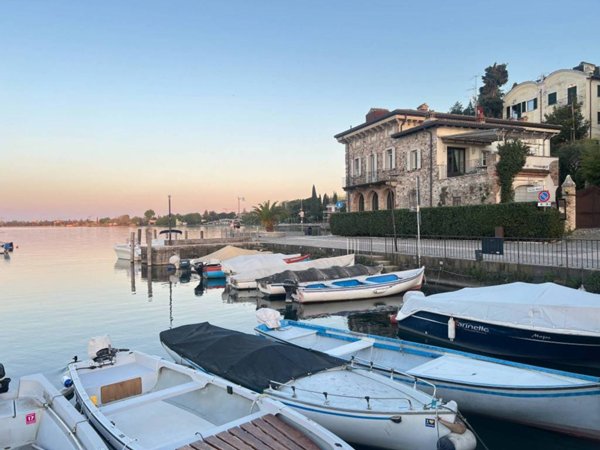 appartamento in vendita a Desenzano del Garda in zona Rivoltella
