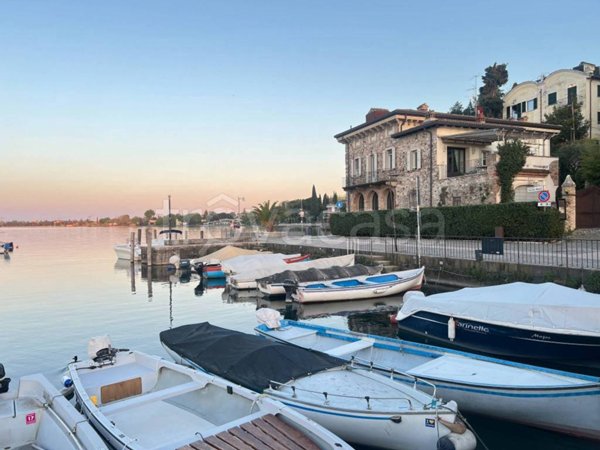 appartamento in vendita a Desenzano del Garda in zona Rivoltella