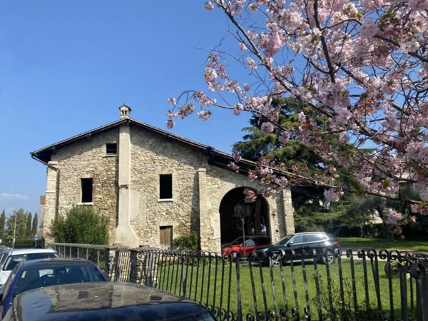 casa indipendente in vendita a Desenzano del Garda
