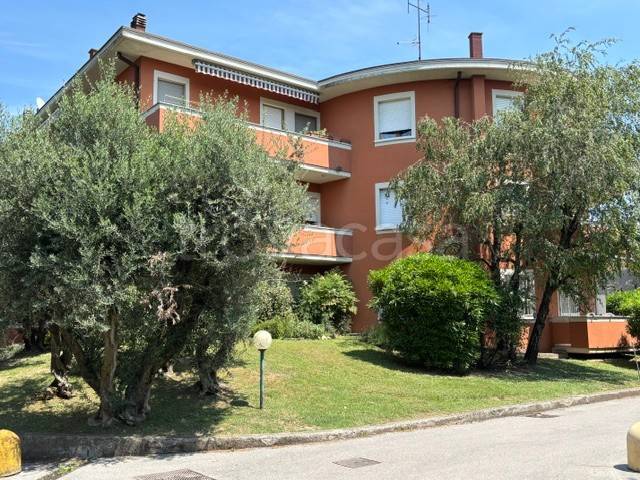 appartamento in vendita a Desenzano del Garda in zona Campeggio sul Vò