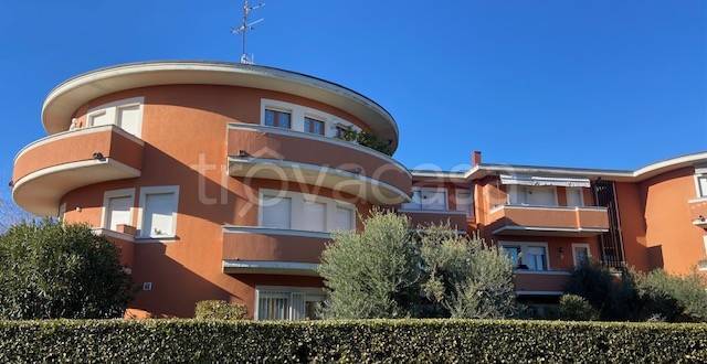 appartamento in vendita a Desenzano del Garda in zona Campeggio sul Vò