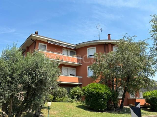 appartamento in vendita a Desenzano del Garda in zona Campeggio sul Vò
