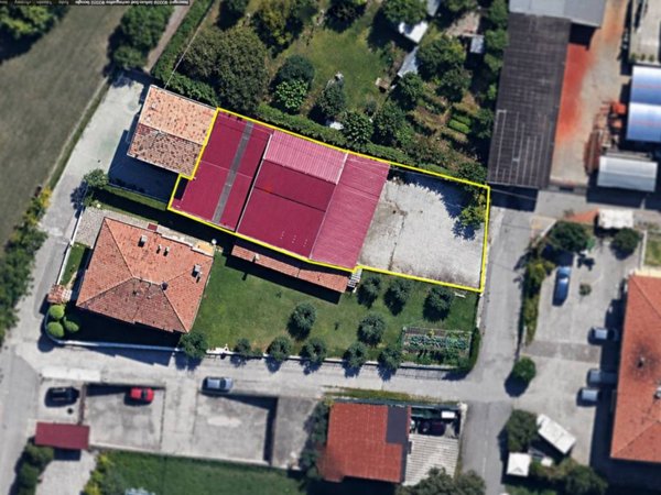 locale commerciale in vendita a Desenzano del Garda