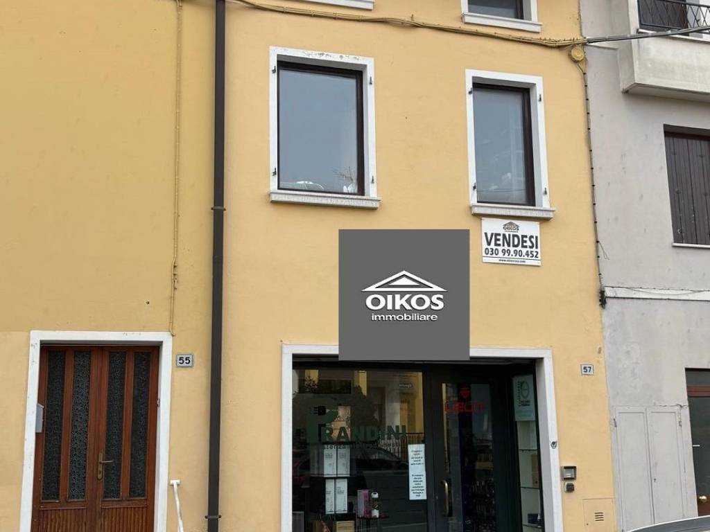 casa indipendente in vendita a Desenzano del Garda in zona Rivoltella