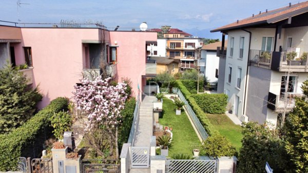casa indipendente in vendita a Desenzano del Garda