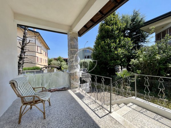 casa indipendente in vendita a Desenzano del Garda