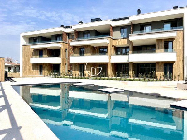 appartamento in vendita a Desenzano del Garda in zona Rivoltella