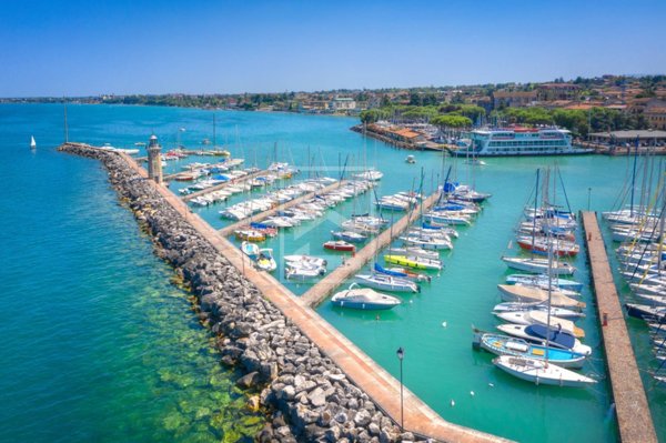 casa indipendente in vendita a Desenzano del Garda