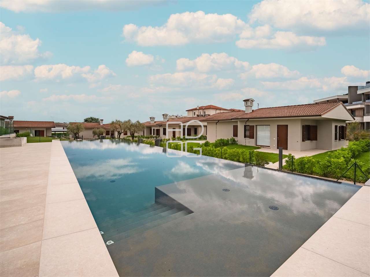 casa indipendente in vendita a Desenzano del Garda in zona Rivoltella