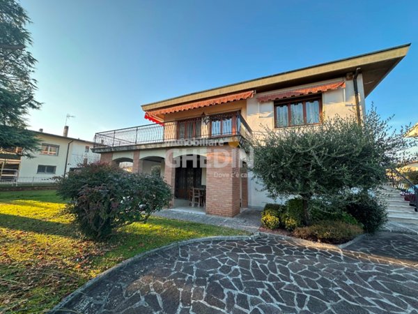 casa indipendente in vendita a Desenzano del Garda in zona San Pietro