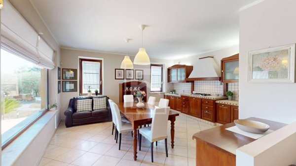 casa indipendente in vendita a Desenzano del Garda