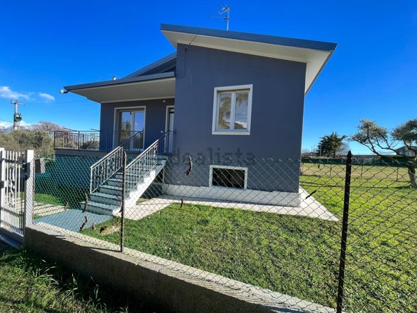 casa indipendente in vendita a Desenzano del Garda