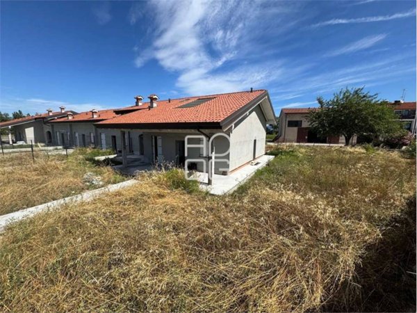casa indipendente in vendita a Desenzano del Garda in zona Rivoltella