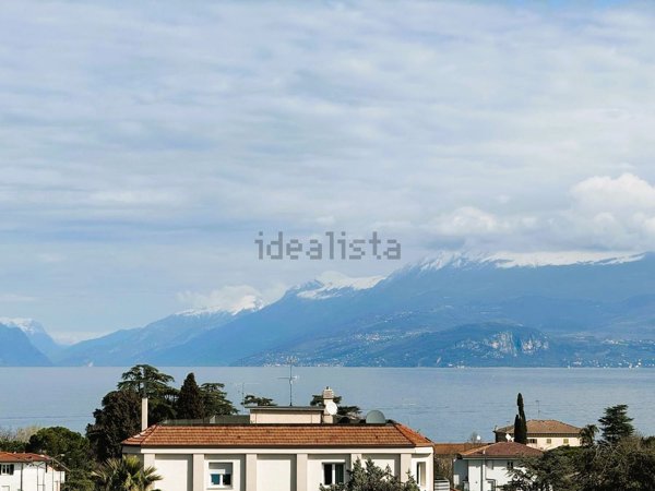 appartamento in vendita a Desenzano del Garda in zona Campeggio sul Vò