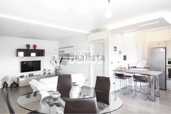 appartamento in vendita a Desenzano del Garda in zona Campeggio sul Vò