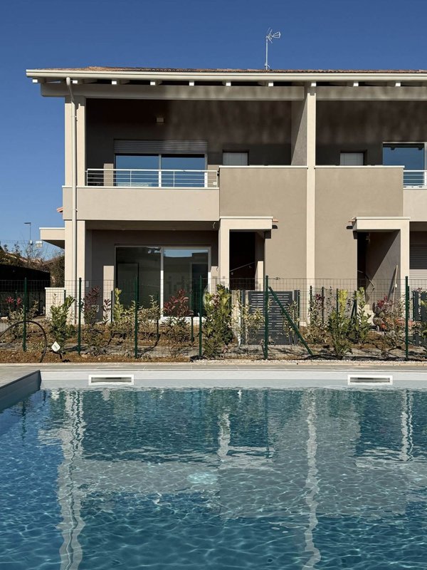 appartamento in vendita a Desenzano del Garda in zona Rivoltella