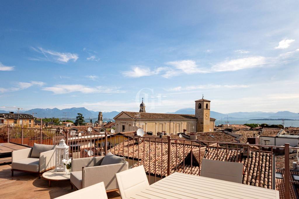appartamento in vendita a Desenzano del Garda in zona Campeggio sul Vò