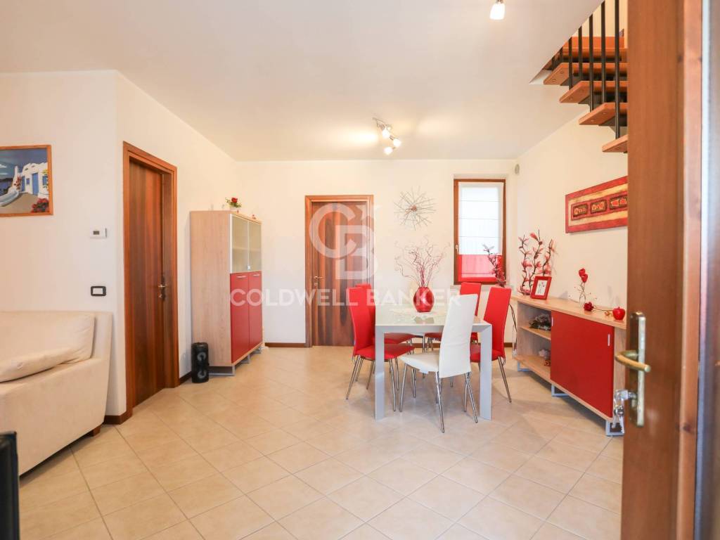 appartamento in vendita a Desenzano del Garda in zona Rivoltella