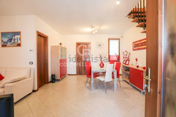 appartamento in vendita a Desenzano del Garda in zona Rivoltella