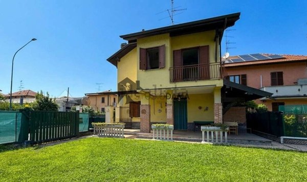 casa indipendente in vendita a Desenzano del Garda