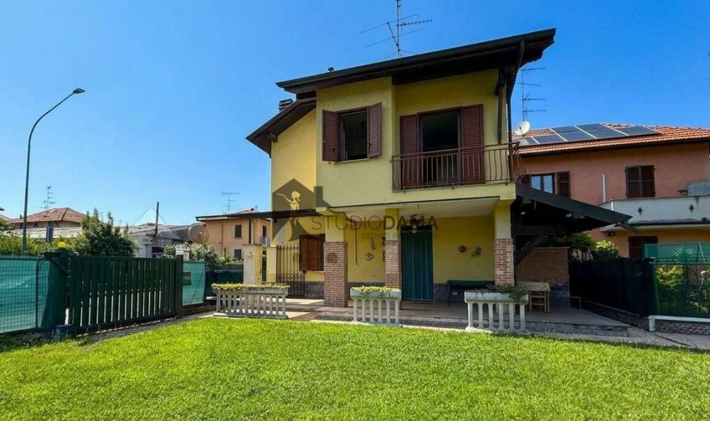 casa indipendente in vendita a Desenzano del Garda