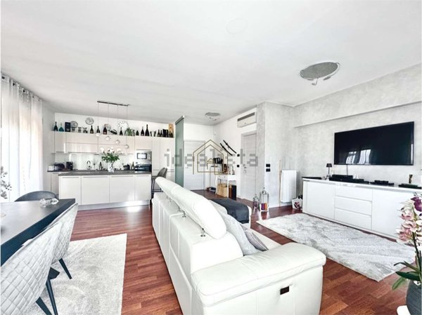 appartamento in vendita a Desenzano del Garda in zona Rivoltella