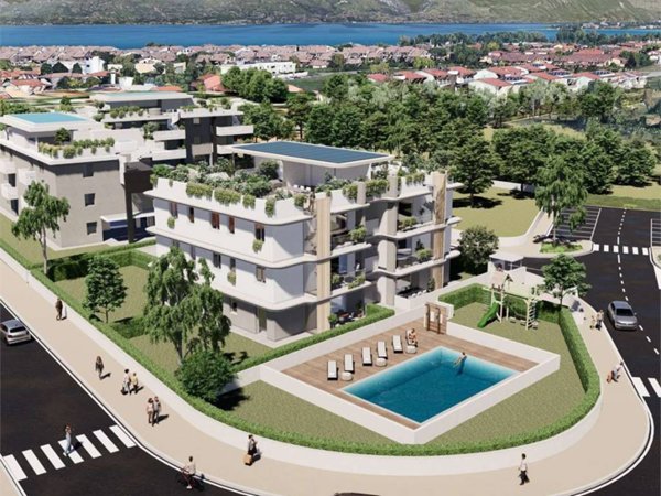 appartamento in vendita a Desenzano del Garda in zona Rivoltella