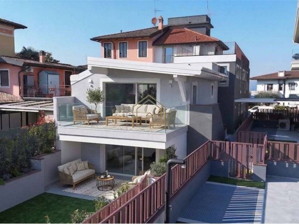 appartamento in vendita a Desenzano del Garda in zona Rivoltella