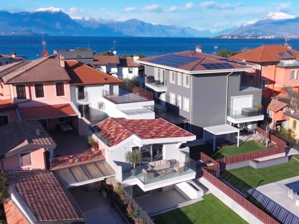 appartamento in vendita a Desenzano del Garda in zona Rivoltella