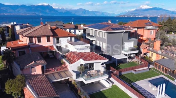 appartamento in vendita a Desenzano del Garda in zona Rivoltella