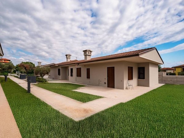 casa indipendente in vendita a Desenzano del Garda