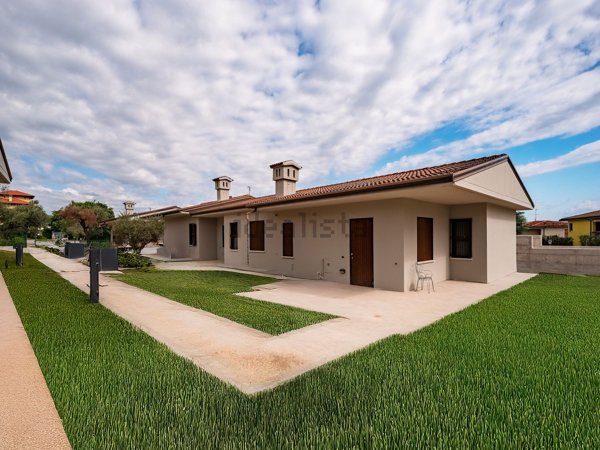 casa indipendente in vendita a Desenzano del Garda