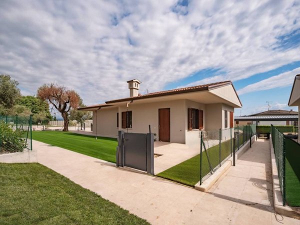 casa indipendente in vendita a Desenzano del Garda