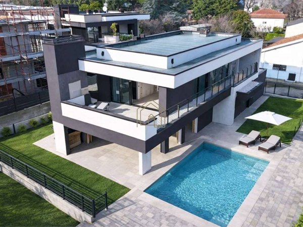 casa indipendente in vendita a Desenzano del Garda