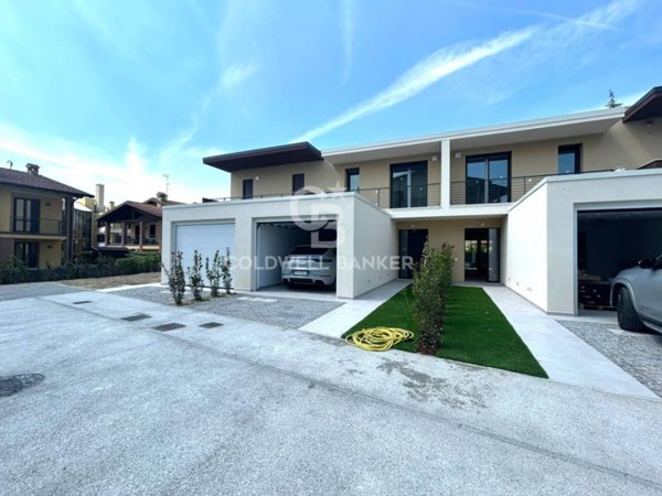 casa indipendente in vendita a Desenzano del Garda in zona Rivoltella