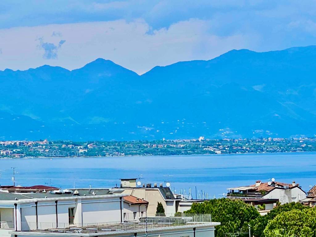 appartamento in vendita a Desenzano del Garda
