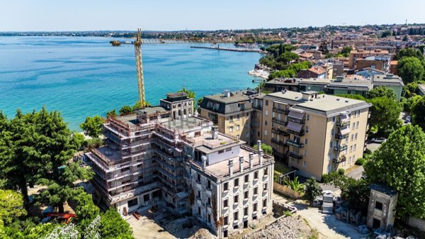 appartamento in vendita a Desenzano del Garda