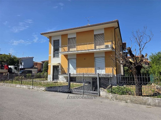 casa indipendente in vendita a Desenzano del Garda in zona Rivoltella