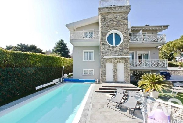 casa indipendente in vendita a Desenzano del Garda in zona Campeggio sul Vò