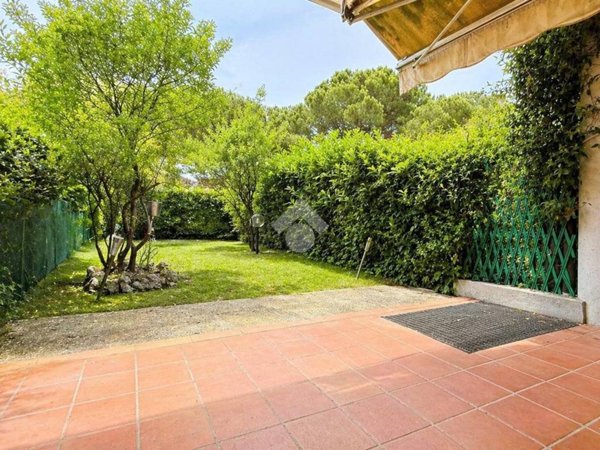 appartamento in vendita a Desenzano del Garda in zona Rivoltella