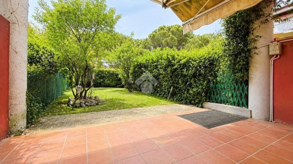 appartamento in vendita a Desenzano del Garda in zona Rivoltella