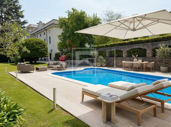 casa indipendente in vendita a Desenzano del Garda