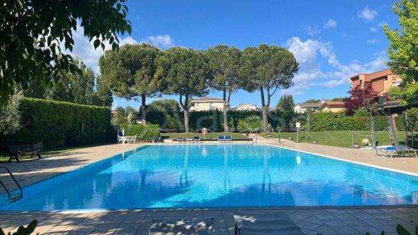 appartamento in vendita a Desenzano del Garda in zona Rivoltella
